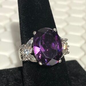 Stunning estate size 8 stamped sterling silver 925 statement ring.